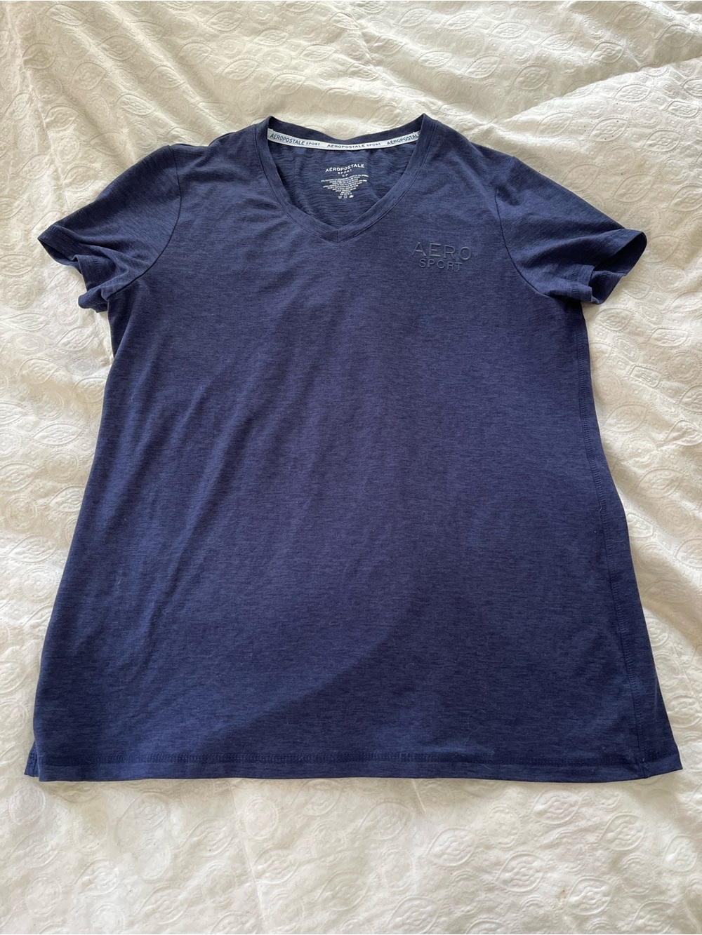 Aeropostale sport women’s Navy V-Neck T shirt size small